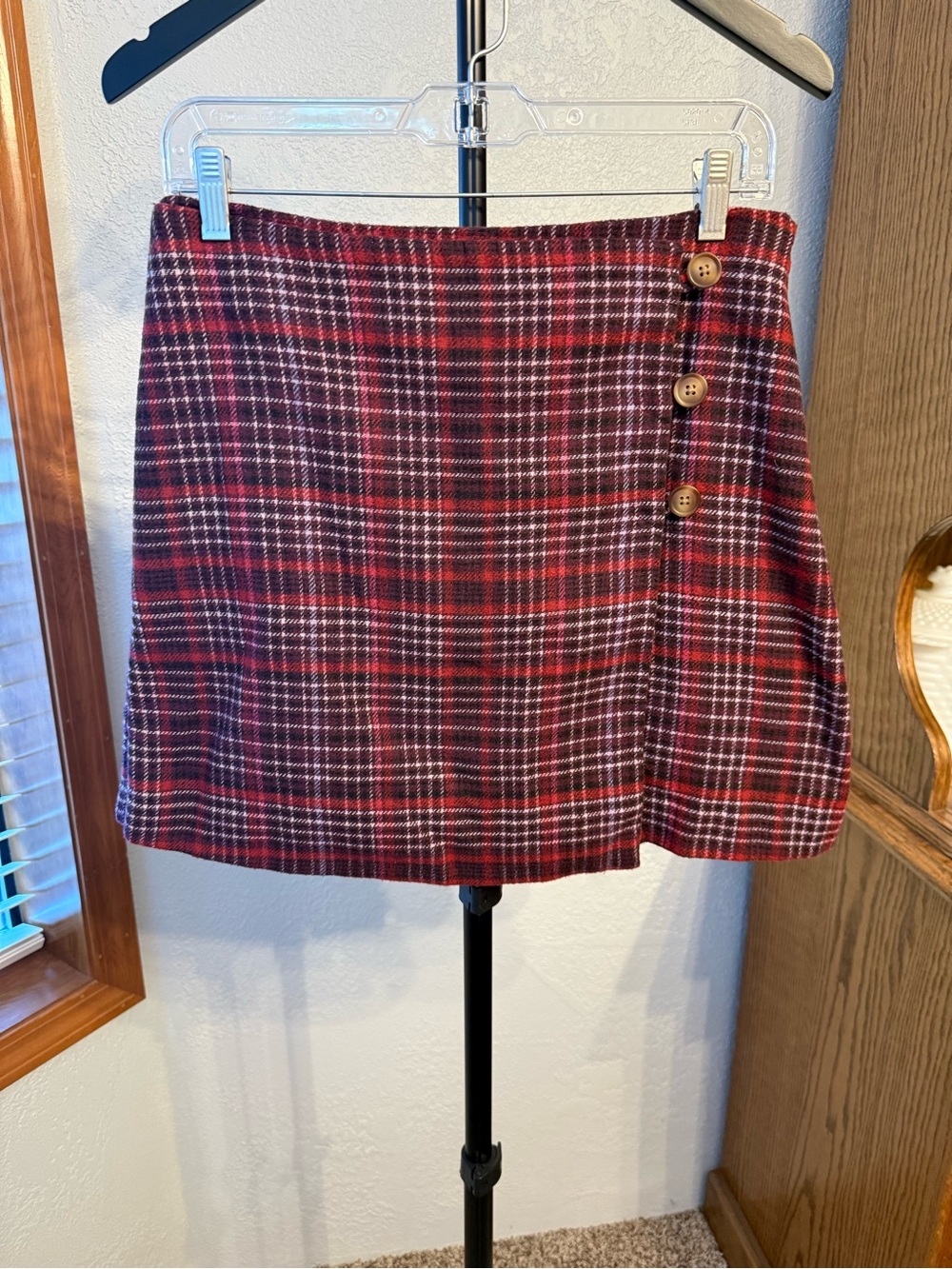 On 34th women’s Plaid Button-Accent Mini Skirt. Size 6